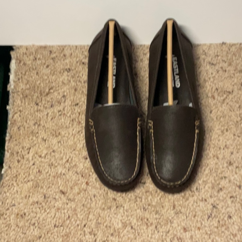 Eastland women’s loafers size 6.5 brown NWT